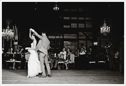 7 Tips for Selecting Your Wedding Musician or DJ