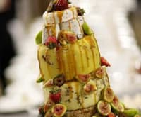 Charm your guests with a Cheese Tower wedding cake