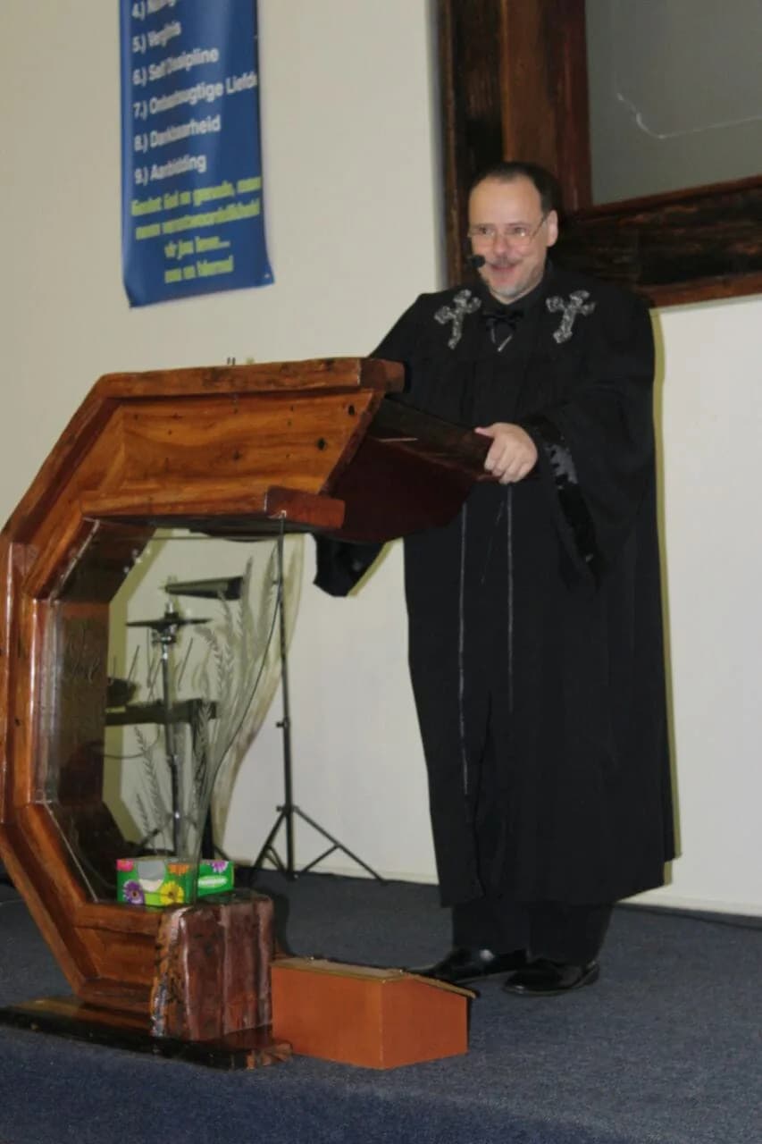 Pastor Dr Heinrich Lottering delivering a sermon from the pulpit